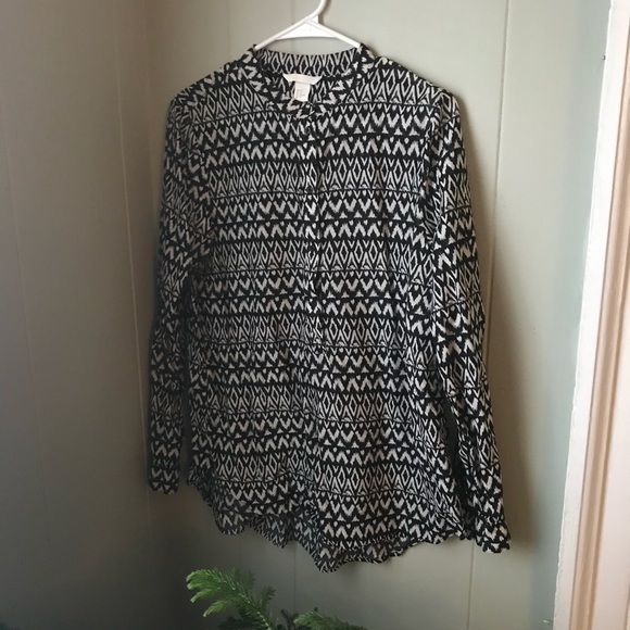 H&M Black and White Geometric Popover Shirt - Picture 3 of 4